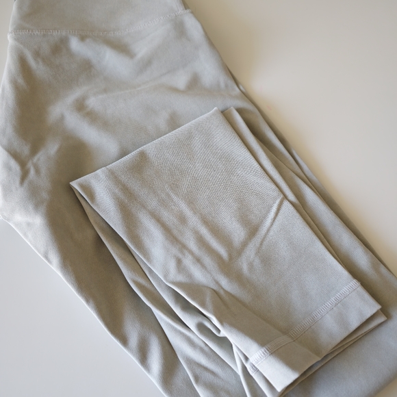 lululemon Wunder Under - Picture 3 of 3